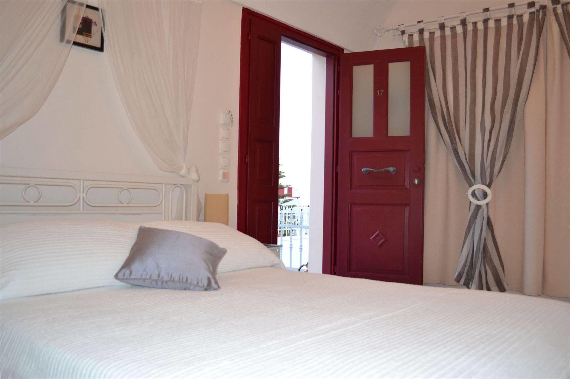 Dream Island Hotel Fira  Ngoại thất bức ảnh